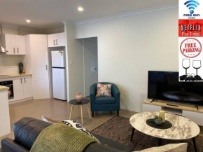 Stylish Modern Airport City WIFI Park Netflix Wine, Perth